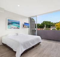 Bondi Beach Studio King Suite  Balcony - Accommodation Port Hedland