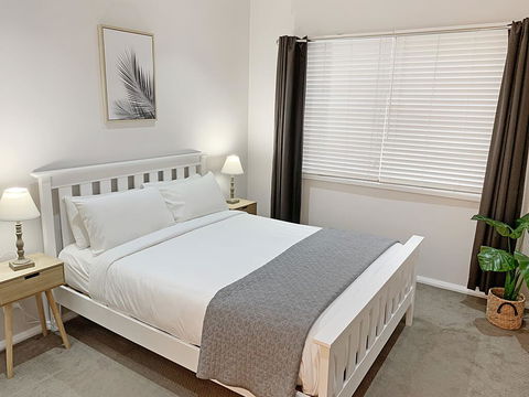 Bright 3-bedroom Apartment - Central Armidale - Accommodation Port Hedland 2