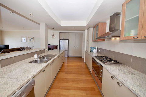 Brookwater- Waterfront On Lake Mulwala - Accommodation Port Hedland 3