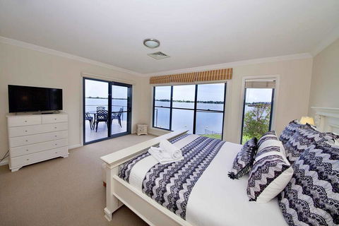 Brookwater- Waterfront On Lake Mulwala - Accommodation Port Hedland 0