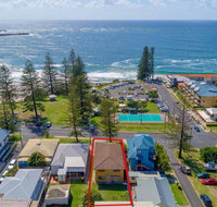 Burleigh House Opposite Main Beach - Views Sea Pool Linen and Free WiFi - Accommodation Port Hedland