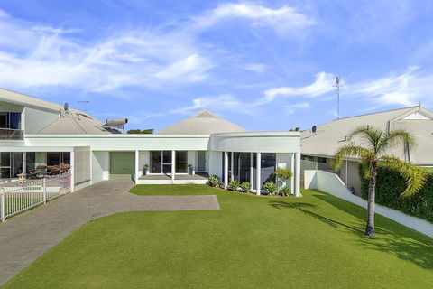 Busselton Beach House - Accommodation Port Hedland 0