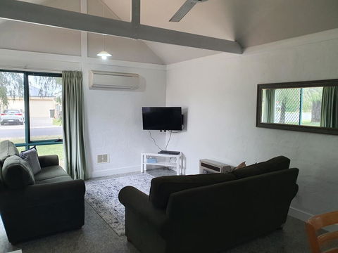 Busselton Holiday Units - Accommodation Port Hedland 2