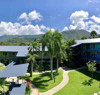 Cairns Adventure Lodge - Cook your own meals in your private Kitchen includes Dishwasher Washing Machine - Accommodation Port Hedland