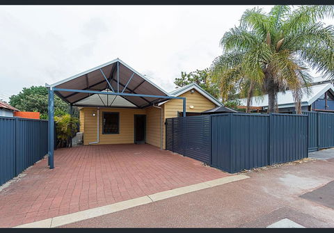 Cardiff St House - Accommodation Port Hedland 2