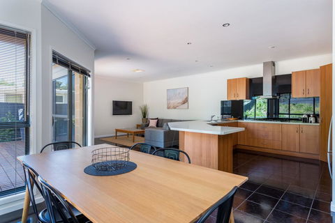 Caxton Beach House - Hot Tub Spa - Accommodation Port Hedland 3