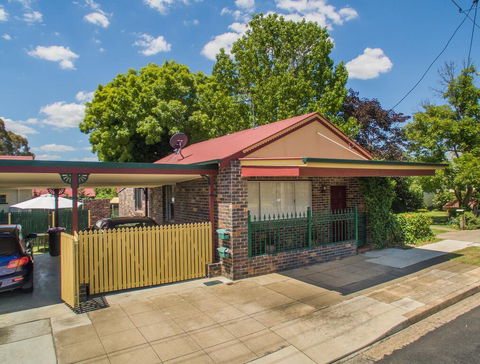Central Armidale 2-Bedroom Apartment - Accommodation Port Hedland 0