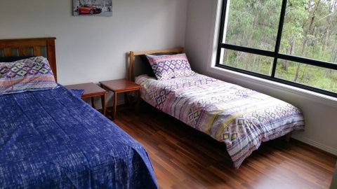 Central Gold Coast Large, Modern, Elevated House - Accommodation Port Hedland 3