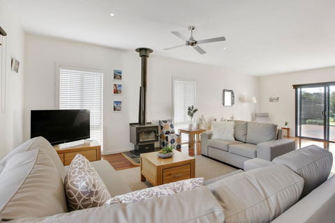 Charchie's By The Sea Pet Friendly Family Home, Close To Beach - Accommodation Port Hedland 3