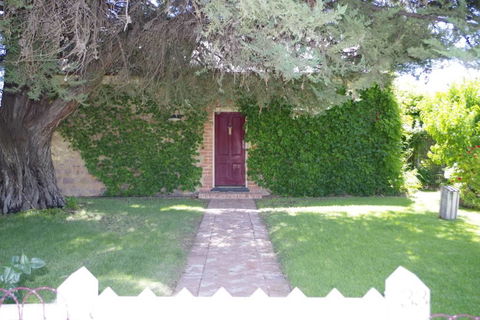 Charlottes Cottage - Accommodation Port Hedland 0