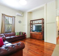 Charming Characterful Rustic-style Home Near The Gabba - Accommodation Port Hedland