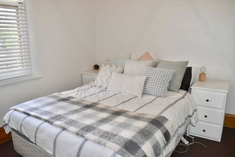 Charming Terrace House On Tree Lined Street - Accommodation Port Hedland 2