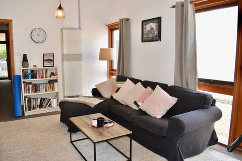 Charming Terrace House On Tree Lined Street - Accommodation Port Hedland 0