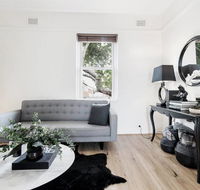 Chic Woollahra Pied--Terre with Parking - Accommodation Port Hedland