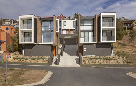 Chilam 'D' - Architecturally Designed - Accommodation Port Hedland 0