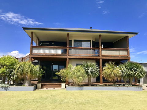 Coastal Paradise Holiday Home: Swimming Pool + WiFi - Accommodation Port Hedland 3