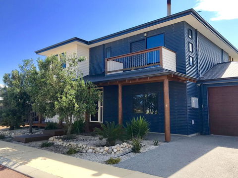 Coastal Paradise Holiday Home: Swimming Pool + WiFi - Accommodation Port Hedland 2