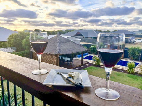 Coastal Paradise Holiday Home: Swimming Pool + WiFi - Accommodation Port Hedland 0