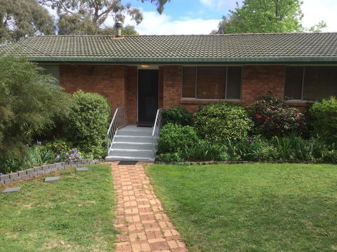 Cockatoo Corner - Armidale - Accommodation Port Hedland 0