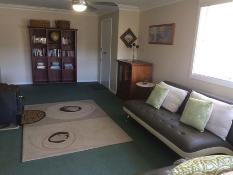 Cockatoo Corner - Armidale - Accommodation Port Hedland 3