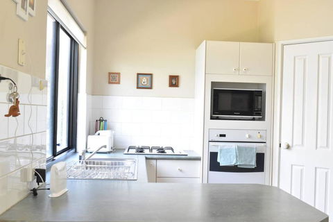 Comfortable 2 Bedroom Unit With Garden - Accommodation Port Hedland 1