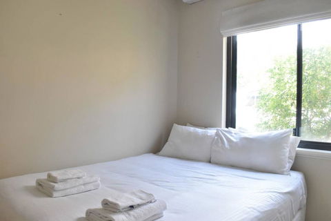 Comfortable 2 Bedroom Unit With Garden - Accommodation Port Hedland 3