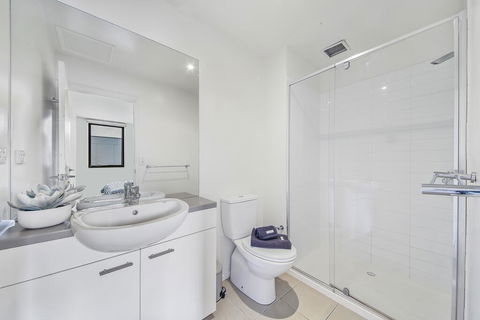Comfy 2BR Suite Near Flemington Races, FREE Parking - Accommodation Port Hedland 3