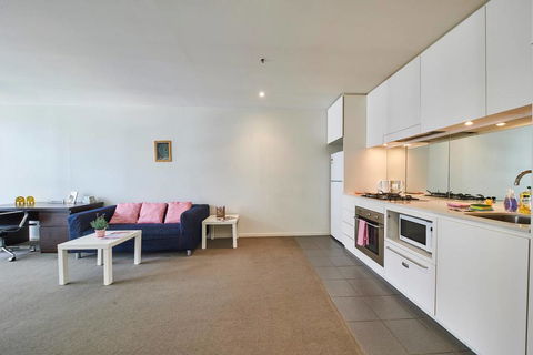 Convenient & Modern 1 Bed Apartment Docklands - Accommodation Port Hedland 3
