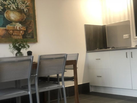 Coonawarra Cabins Unit A - Accommodation Port Hedland 3