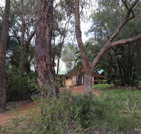 Country Retreat on 1 acre with pool hot tub surrounded by trees - Accommodation Port Hedland
