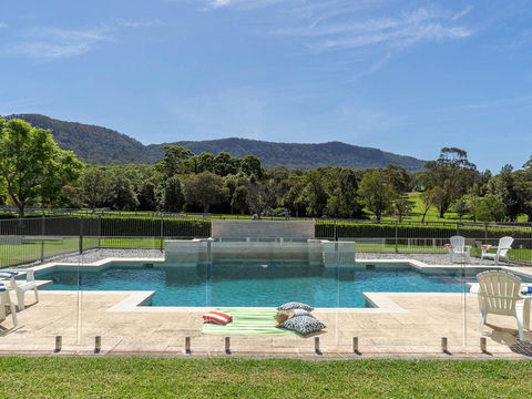 Cowley House - Stunning Entertainer, Views, Pool - Accommodation Port Hedland 2