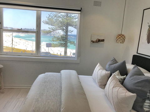 D'Luxe Designer Den Bondi-Ocean View Apartment - Accommodation Port Hedland 0