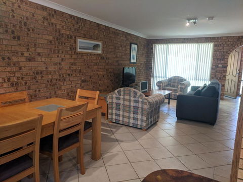 DAVIES STREET 3/14 MOLLYMOOK - Accommodation Port Hedland 1