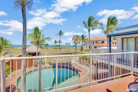 Driftwood On The Beach - Accommodation Port Hedland 0
