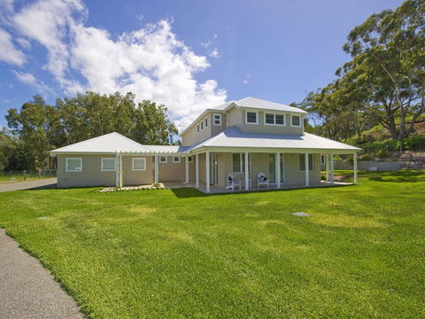 Echo Beach House, 16 Reflections Dr - Luxurious House With Magnificent Pool And Ducted Air - Accommodation Port Hedland 0