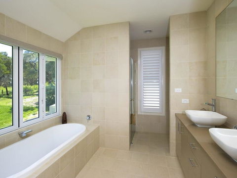 Echo Beach House, 16 Reflections Dr - Luxurious House With Magnificent Pool And Ducted Air - Accommodation Port Hedland 2