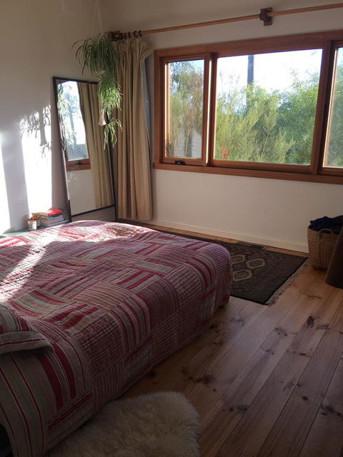 Eco-renovated Light-filled House On A Hill - Accommodation Port Hedland 3