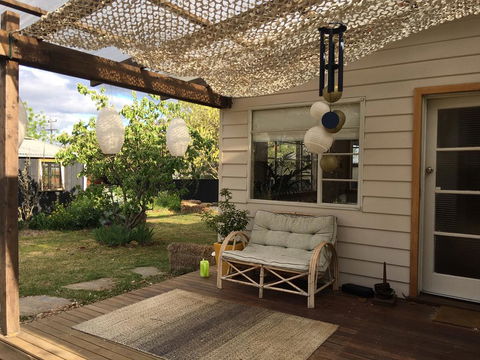 Eco-renovated Light-filled House On A Hill - Accommodation Port Hedland 2