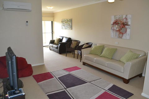 ELSINOR Townhouse 8 Mulwala - Accommodation Port Hedland 3