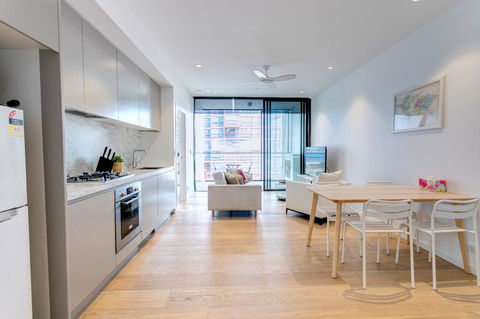 ENCORE IV: Bondi Junction - Accommodation Port Hedland 1