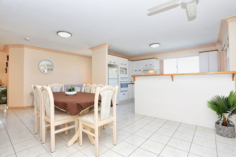 Enjoy Sunsets And Waterviews From Your Private Balcony - Accommodation Port Hedland 2