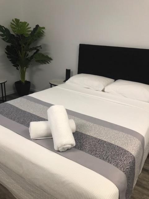 Escape On Lake - Accommodation Port Hedland 2