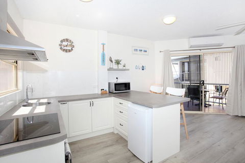 FABULOUS BEACHFRONT POSITION - Accommodation Port Hedland 3