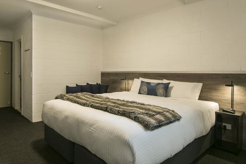 Falls Creek Hotel - Accommodation Port Hedland 2