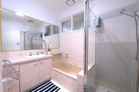 Family Home In Prime Location Melbourne - Accommodation Port Hedland 2