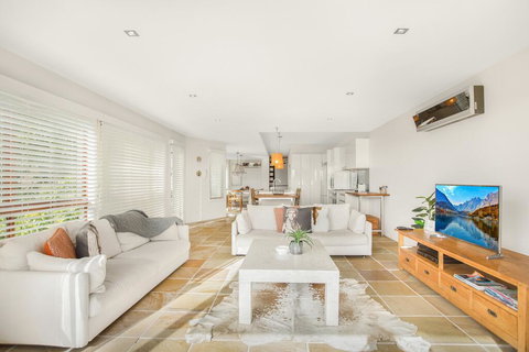 Family House With BBQ Deck, Water View And Parking - Accommodation Port Hedland 0