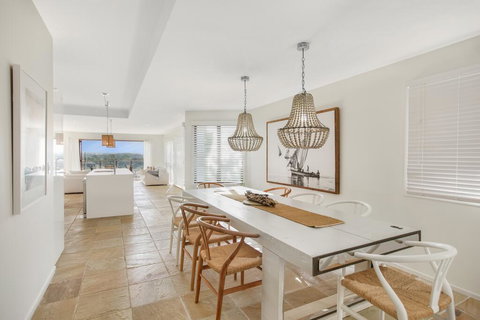 Family House With BBQ Deck, Water View And Parking - Accommodation Port Hedland 3