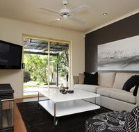 Feathers Serviced Townhouse - Accommodation Port Hedland