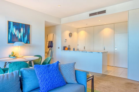 Flying Views Over The CBD, Free Parking, Pool, Sauna, Wifi - Accommodation Port Hedland 1