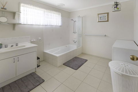 Four Sisters - Beachside Holiday - Accommodation Port Hedland 3